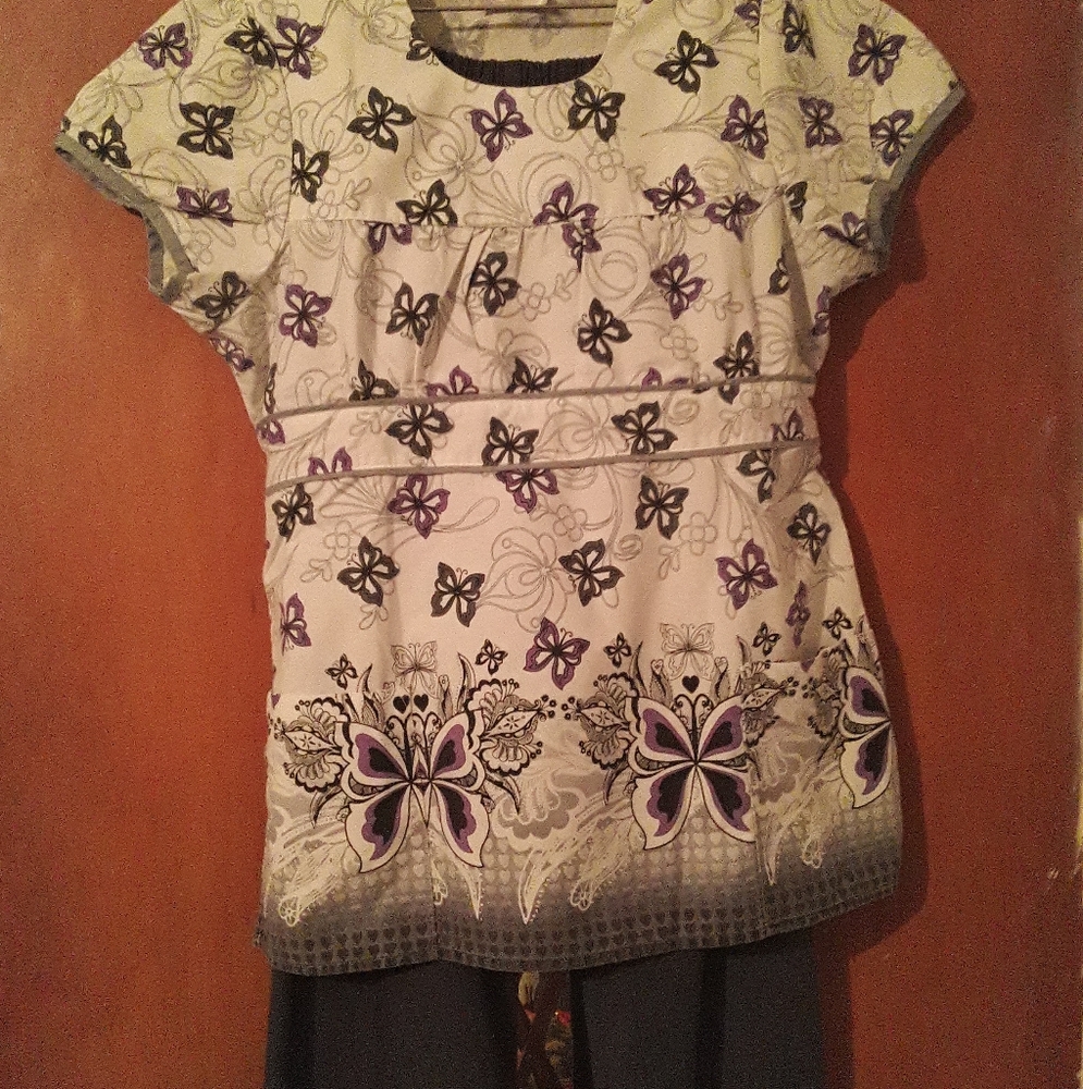 Scrub Set - Picture 1 of 3